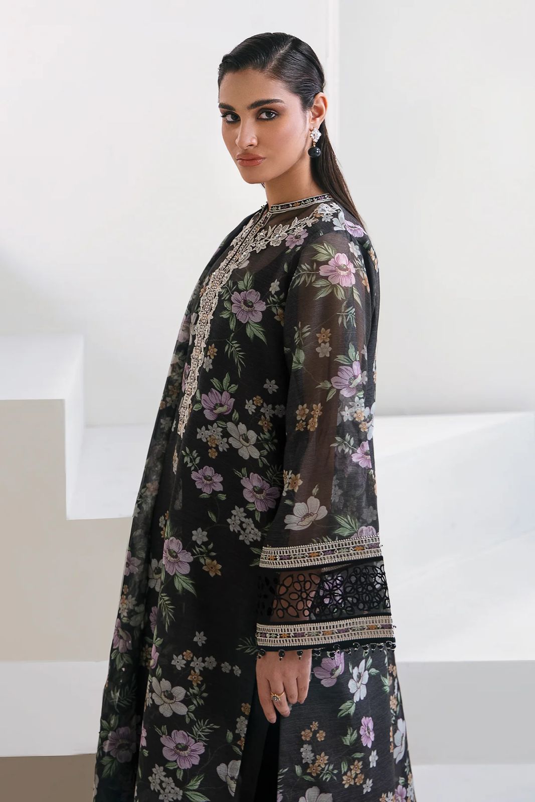 3 Piece - Embroidered Lawn IZ-26 | Baroque (Stitched)