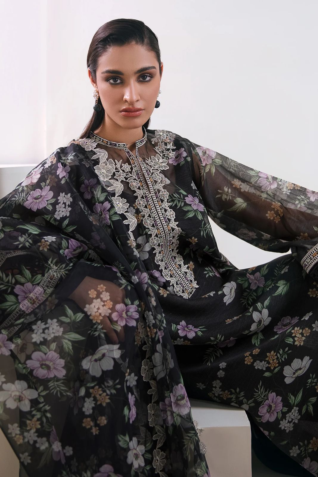 3 Piece - Embroidered Lawn IZ-26 | Baroque (Stitched)